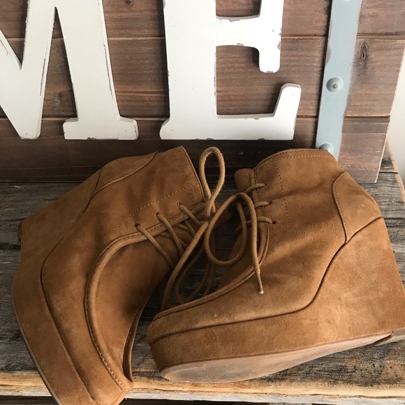 Nine West wedge moccasin in camel color - Picture 3 of 6